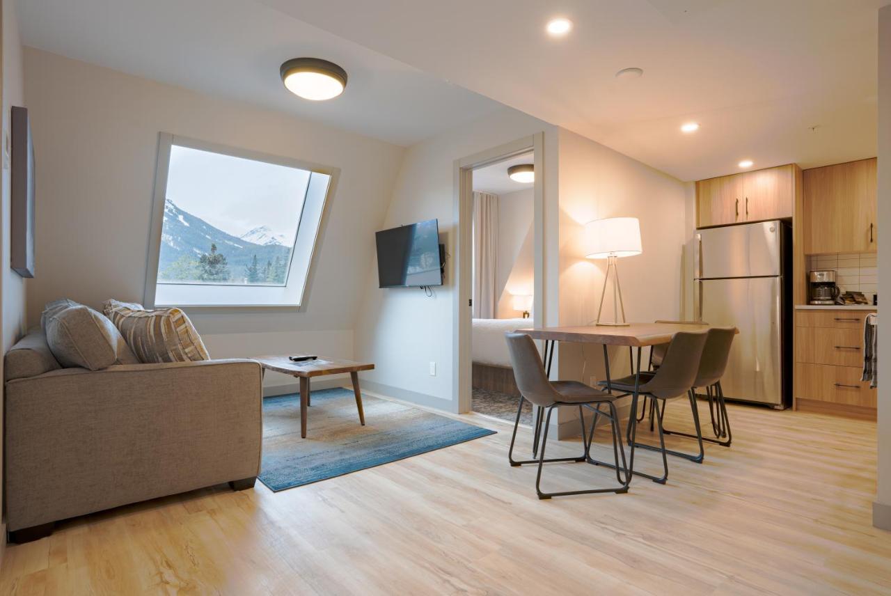 Basecamp Suites Banff Exteriör bild