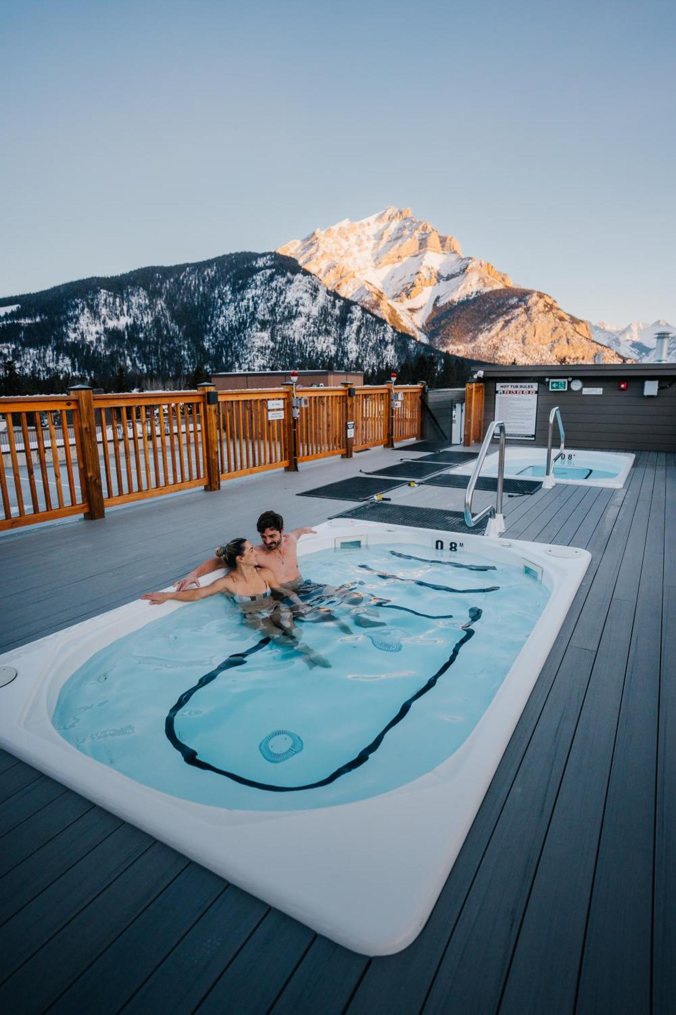 Basecamp Suites Banff Exteriör bild